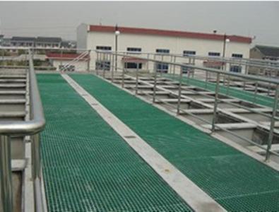 工廠(chǎng)過(guò)道玻璃鋼格柵平臺(tái)